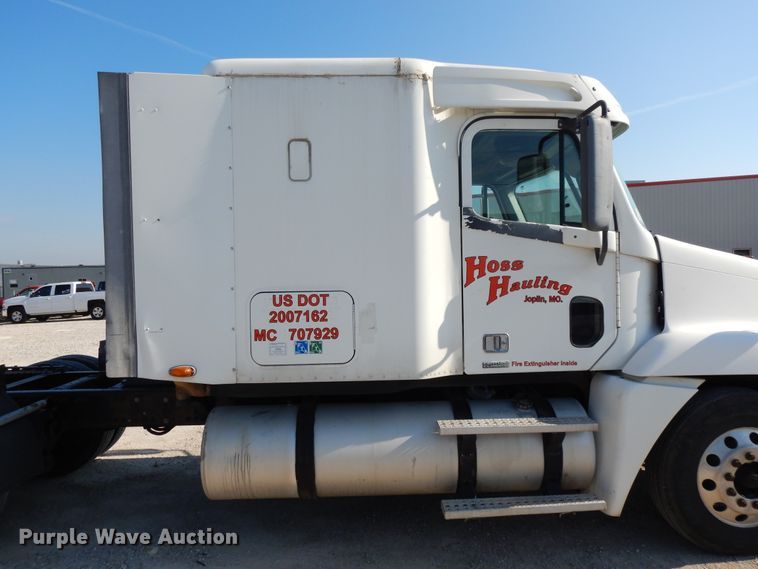 image for item DE5800 2003 Freightliner Century Classic  semi truck