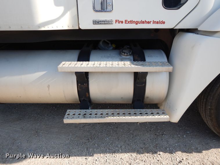 image for item DE5800 2003 Freightliner Century Classic  semi truck