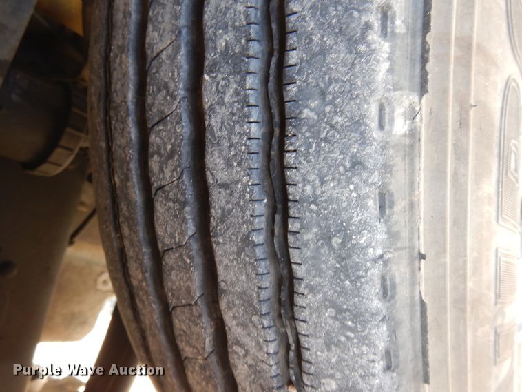 image for item DE5800 2003 Freightliner Century Classic  semi truck