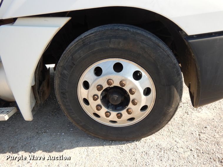 image for item DE5800 2003 Freightliner Century Classic  semi truck