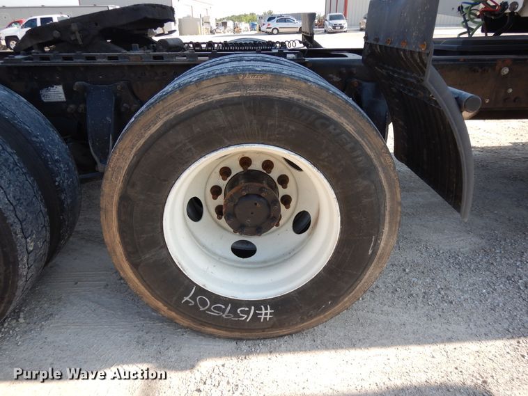 image for item DE5800 2003 Freightliner Century Classic  semi truck