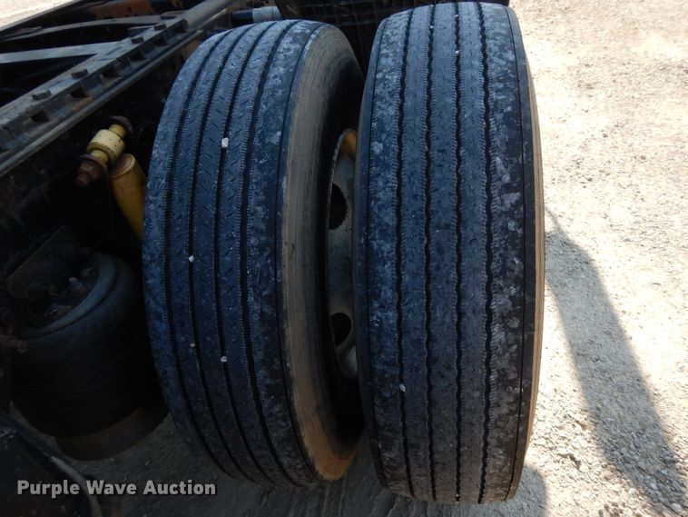 image for item DE5800 2003 Freightliner Century Classic  semi truck