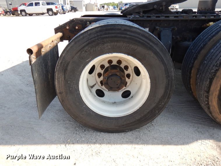 image for item DE5800 2003 Freightliner Century Classic  semi truck