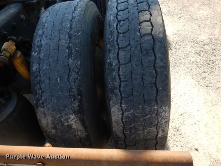 image for item DE5800 2003 Freightliner Century Classic  semi truck