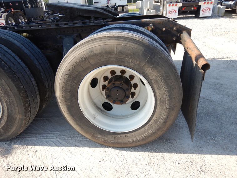 image for item DE5800 2003 Freightliner Century Classic  semi truck