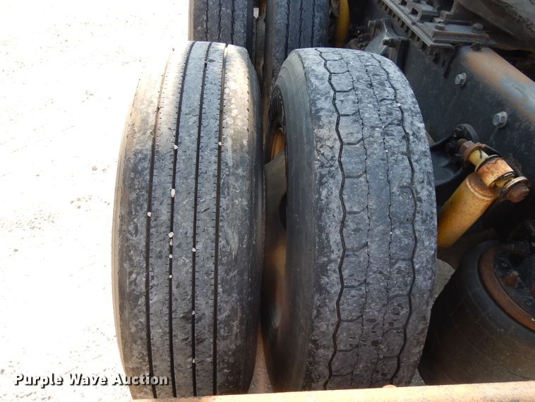 image for item DE5800 2003 Freightliner Century Classic  semi truck