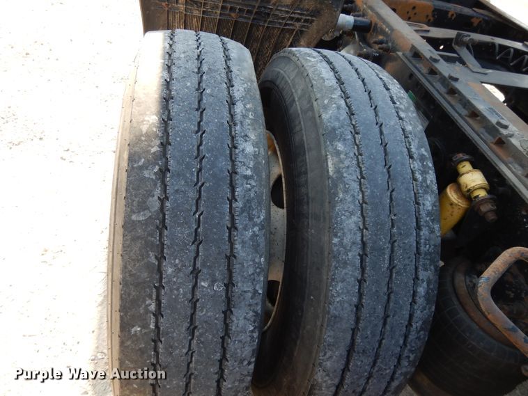 image for item DE5800 2003 Freightliner Century Classic  semi truck