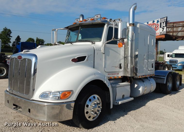 image for item DE5801 2009 Peterbilt 386  semi truck