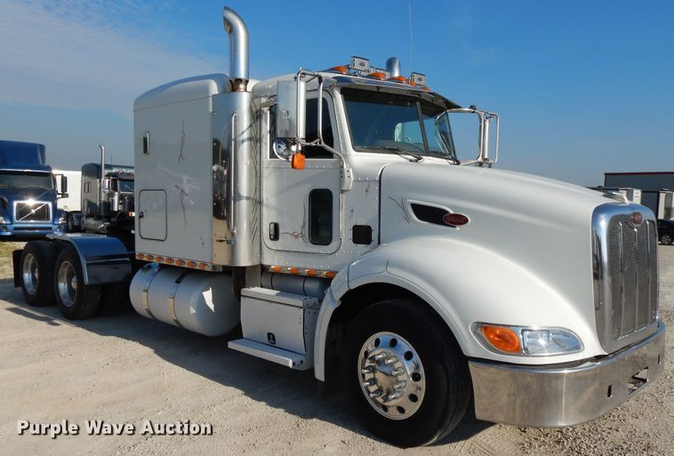 image for item DE5801 2009 Peterbilt 386  semi truck