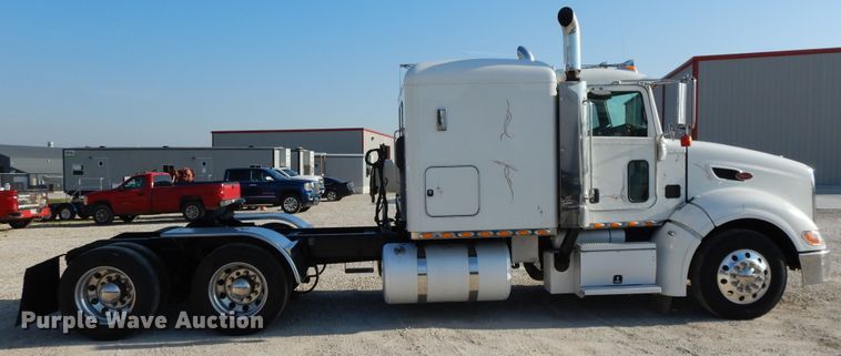 image for item DE5801 2009 Peterbilt 386  semi truck