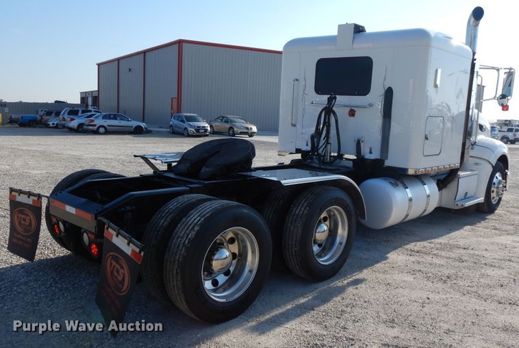 image for item DE5801 2009 Peterbilt 386  semi truck