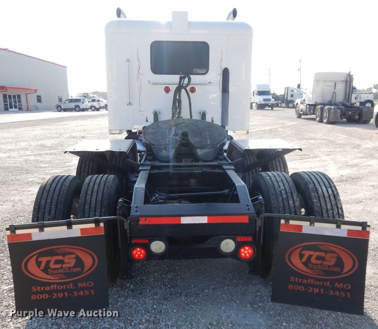 image for item DE5801 2009 Peterbilt 386  semi truck