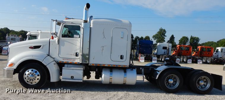 image for item DE5801 2009 Peterbilt 386  semi truck