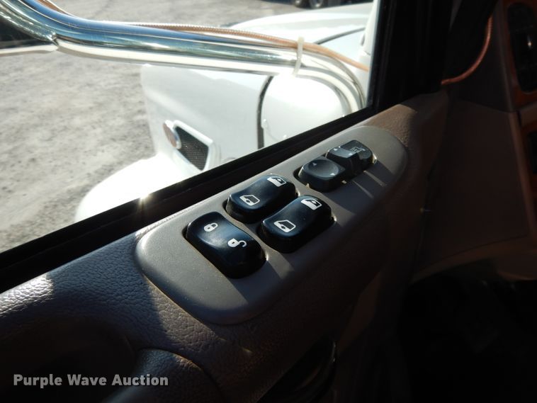 image for item DE5801 2009 Peterbilt 386  semi truck