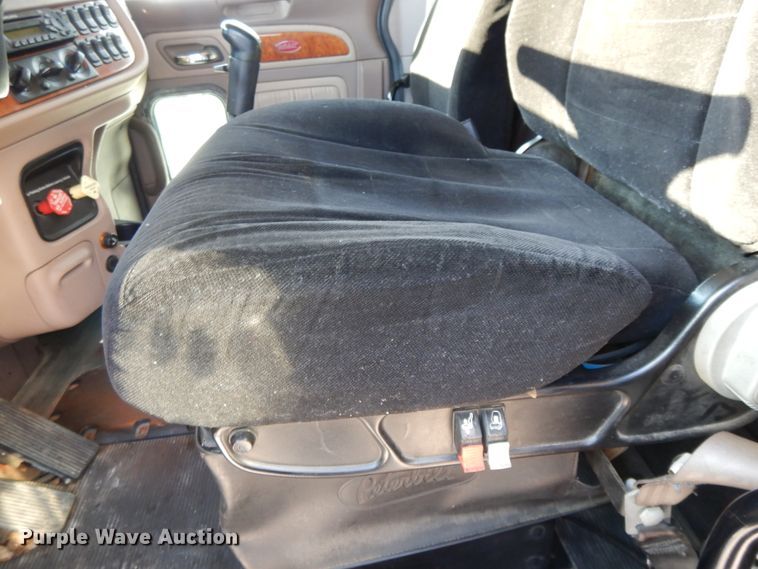 image for item DE5801 2009 Peterbilt 386  semi truck