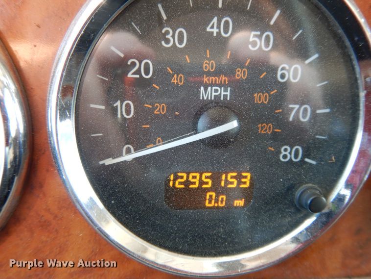 image for item DE5801 2009 Peterbilt 386  semi truck