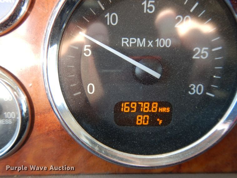 image for item DE5801 2009 Peterbilt 386  semi truck