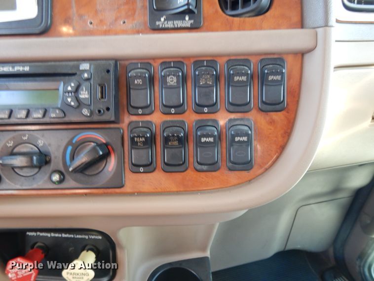 image for item DE5801 2009 Peterbilt 386  semi truck