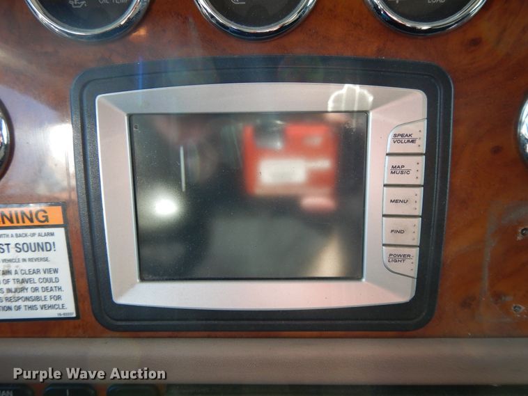 image for item DE5801 2009 Peterbilt 386  semi truck