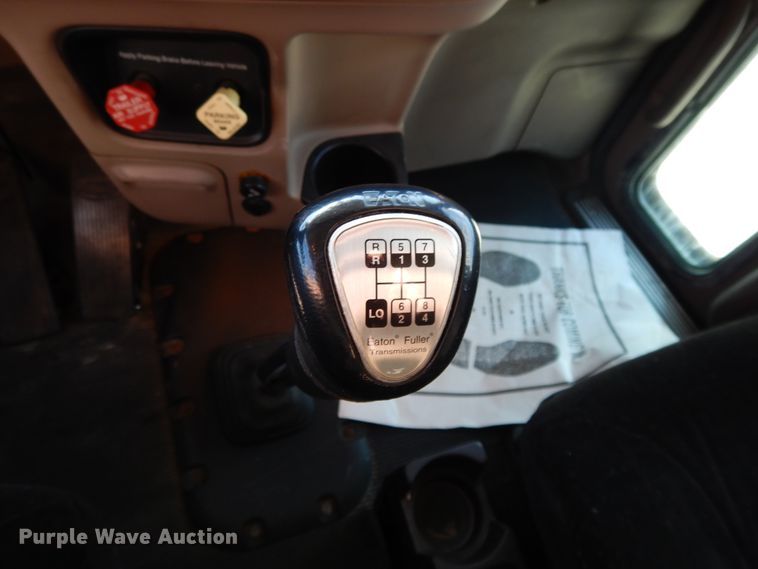 image for item DE5801 2009 Peterbilt 386  semi truck