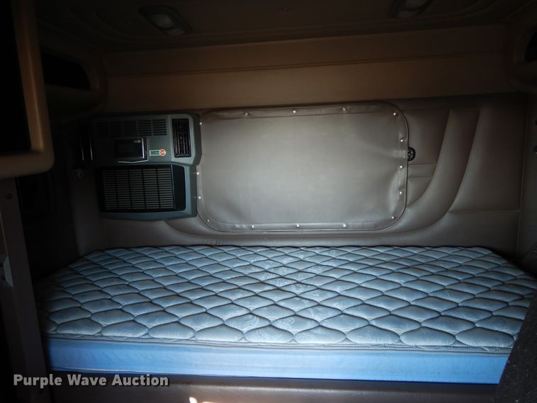 image for item DE5801 2009 Peterbilt 386  semi truck