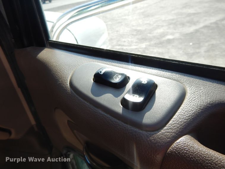 image for item DE5801 2009 Peterbilt 386  semi truck