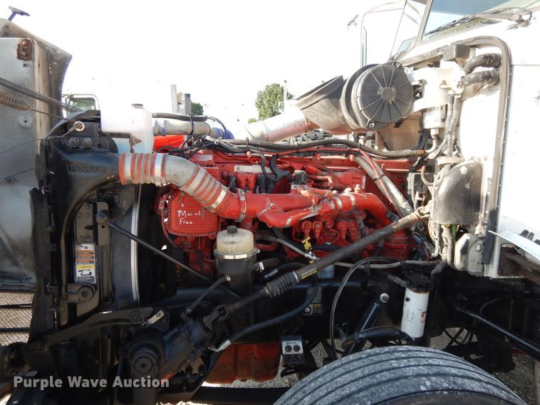 image for item DE5801 2009 Peterbilt 386  semi truck