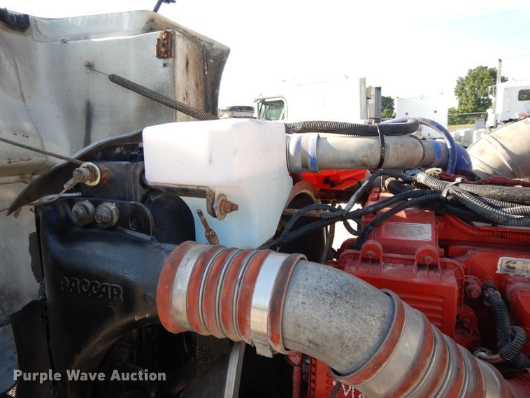 image for item DE5801 2009 Peterbilt 386  semi truck