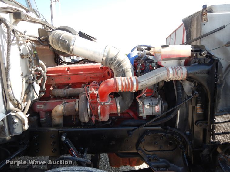 image for item DE5801 2009 Peterbilt 386  semi truck