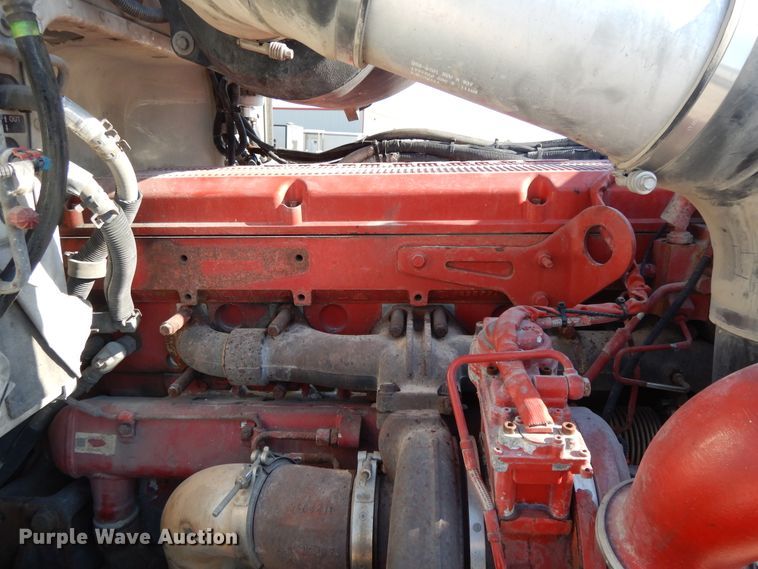 image for item DE5801 2009 Peterbilt 386  semi truck