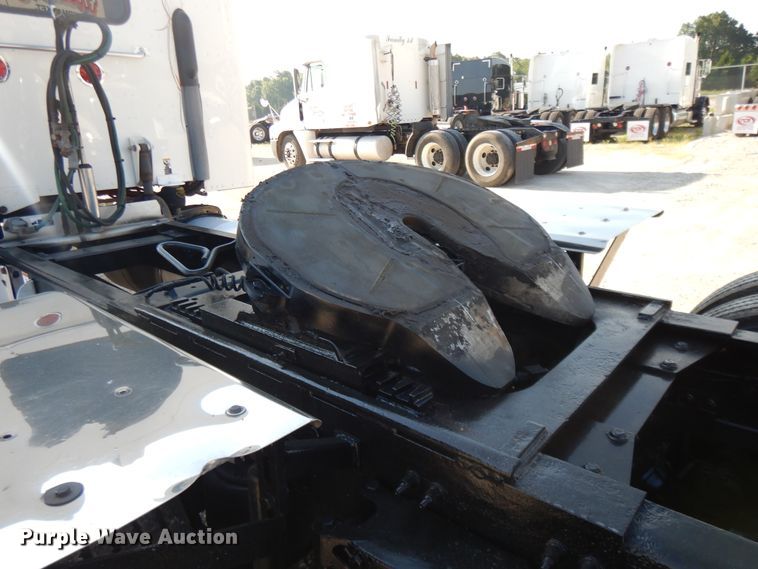 image for item DE5801 2009 Peterbilt 386  semi truck