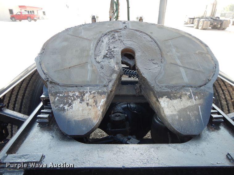 image for item DE5801 2009 Peterbilt 386  semi truck