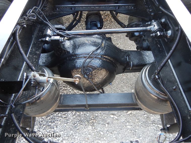 image for item DE5801 2009 Peterbilt 386  semi truck