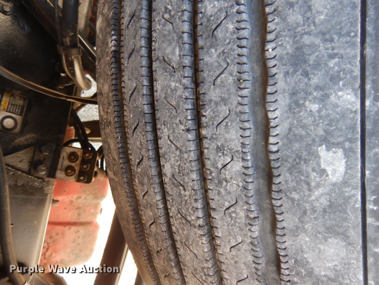 image for item DE5801 2009 Peterbilt 386  semi truck