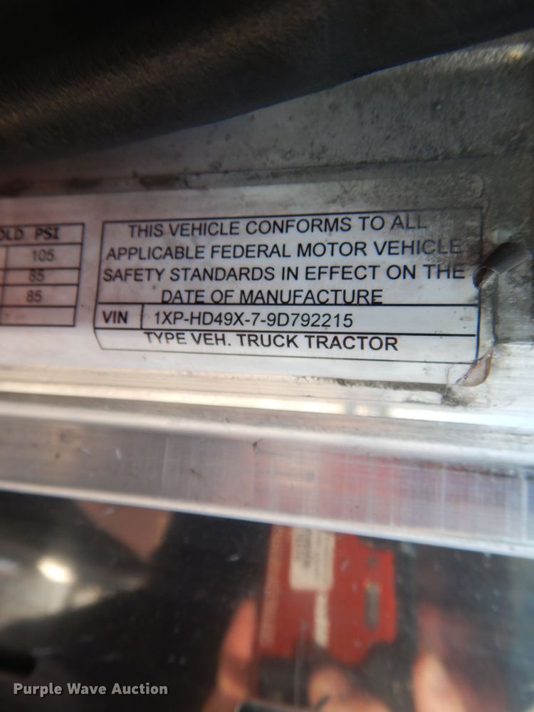 image for item DE5801 2009 Peterbilt 386  semi truck