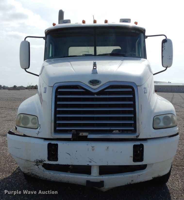 image for item DH2411 2007 Mack CXN semi truck