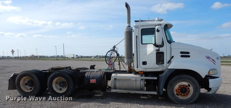 image for item DH2411 2007 Mack CXN semi truck