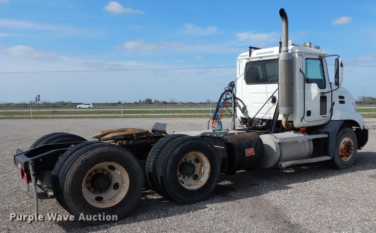 image for item DH2411 2007 Mack CXN semi truck