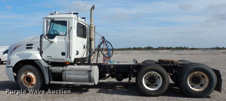 image for item DH2411 2007 Mack CXN semi truck