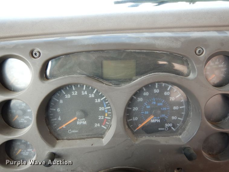 image for item DH2411 2007 Mack CXN semi truck