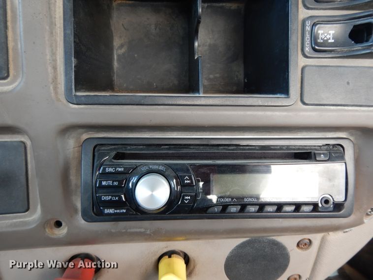 image for item DH2411 2007 Mack CXN semi truck