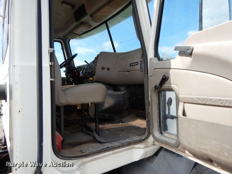 image for item DH2411 2007 Mack CXN semi truck