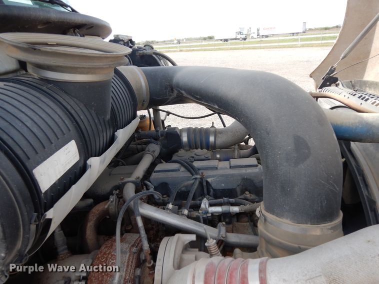 image for item DH2411 2007 Mack CXN semi truck