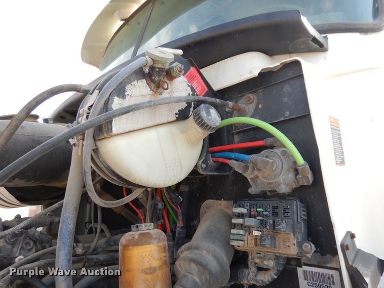 image for item DH2411 2007 Mack CXN semi truck