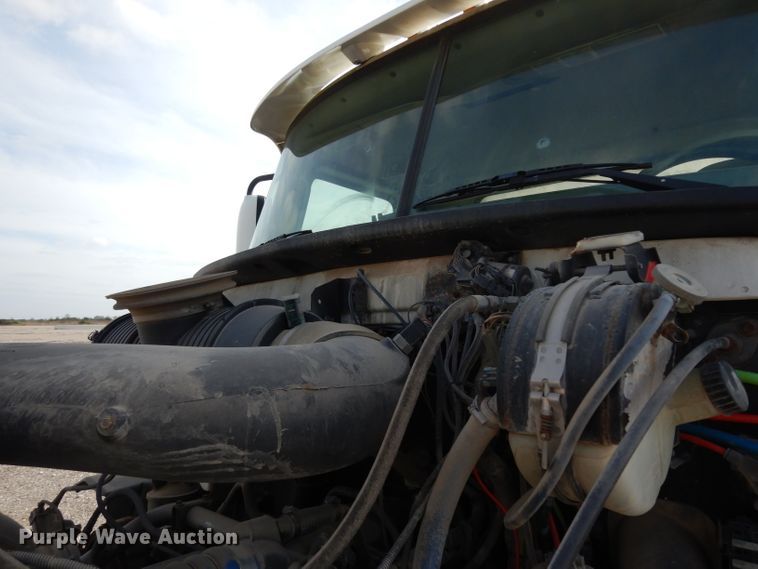 image for item DH2411 2007 Mack CXN semi truck