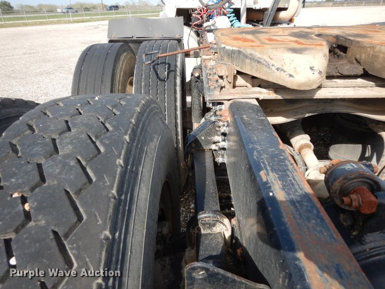 image for item DH2411 2007 Mack CXN semi truck