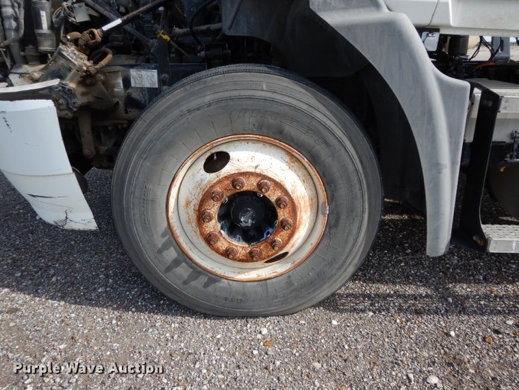 image for item DH2411 2007 Mack CXN semi truck