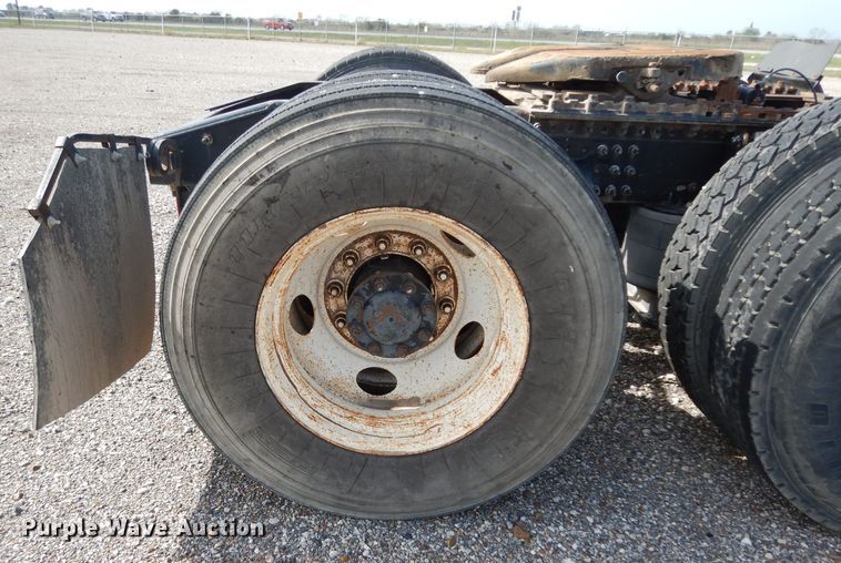 image for item DH2411 2007 Mack CXN semi truck