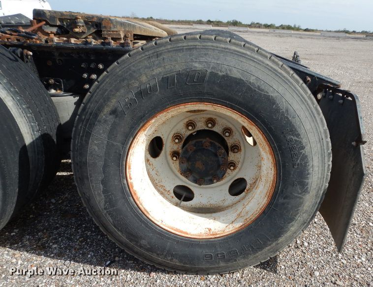 image for item DH2411 2007 Mack CXN semi truck