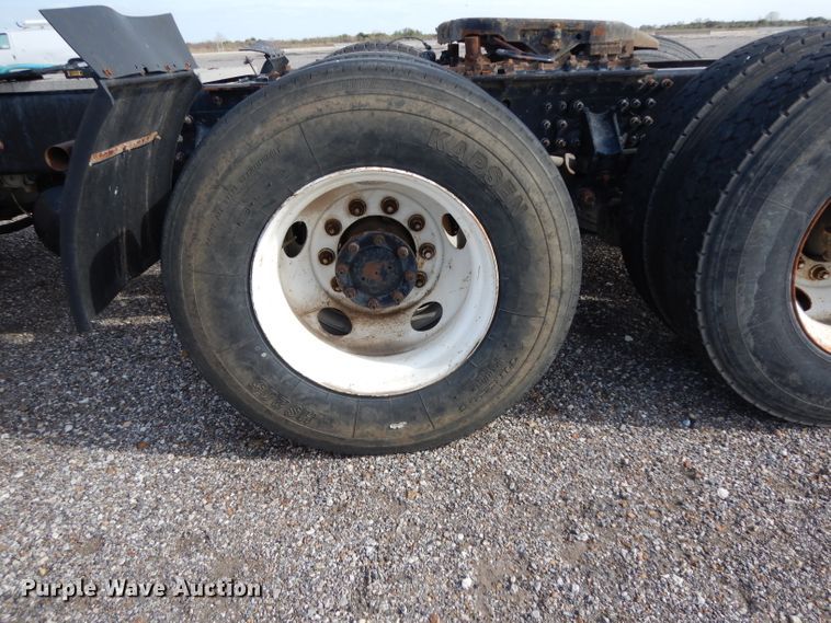 image for item DH2411 2007 Mack CXN semi truck